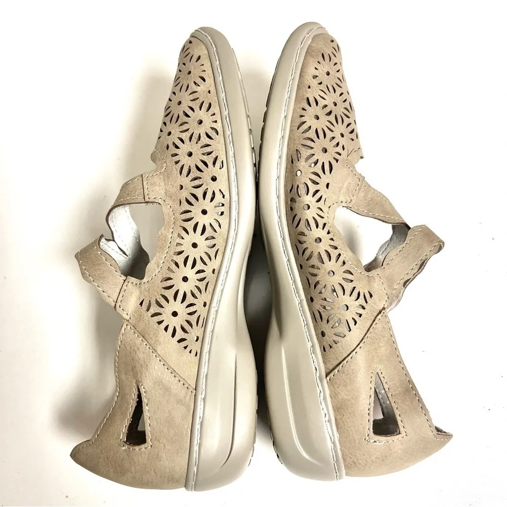 NEW PATRIZIA Trudy Light Taupe Womens Mary Jane Shoes stencil cut out boho 7M
